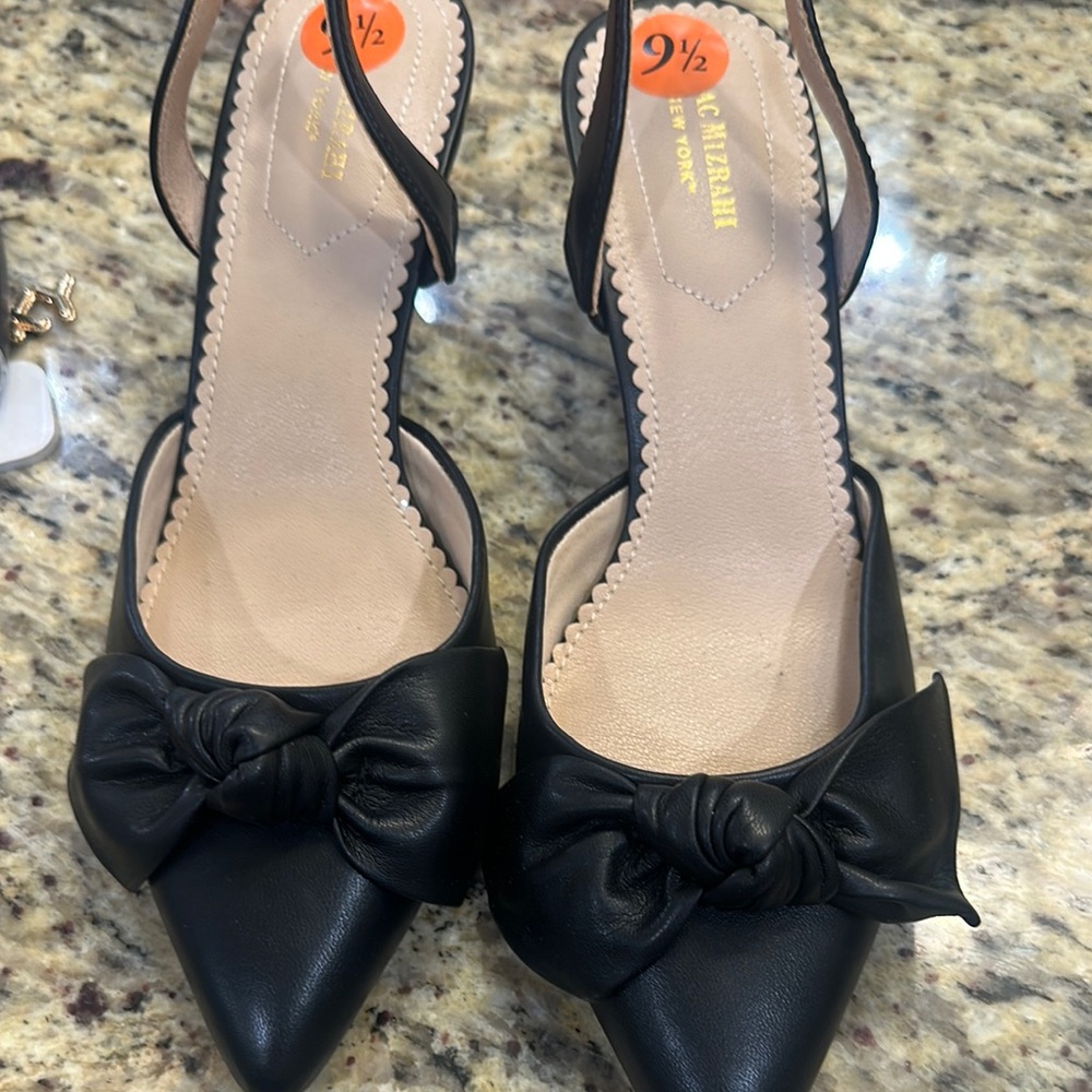 Isaac Mizrahi Black Heels Elegant Design